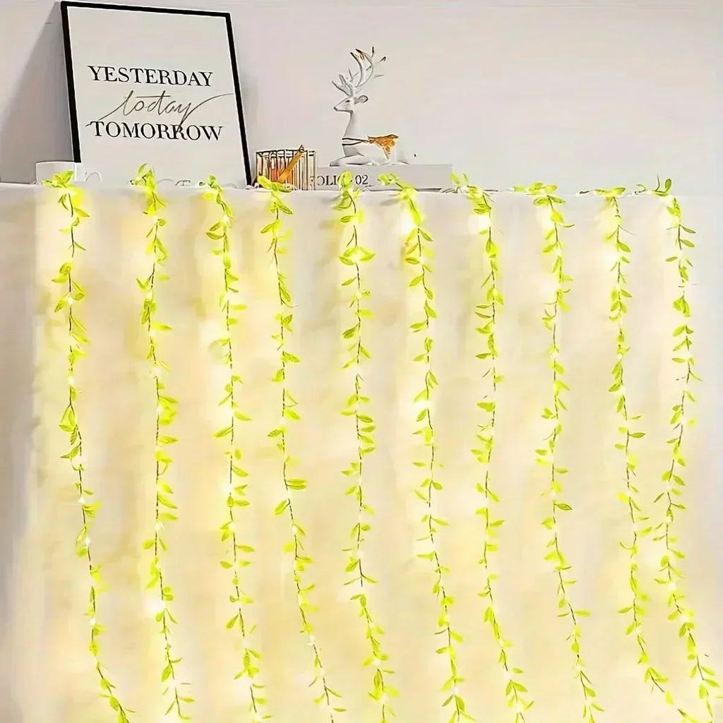 Cortina de Luzes Natalinas com Folhas – Encanto e Magia em Cada Detalhe