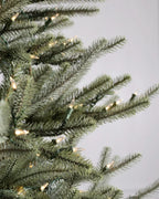 Árvore de Natal Sanibel Spruce com Galhos Articulados, Suporte Metálico e Micro LEDs Embutidos