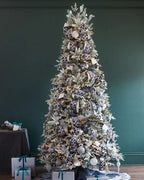 Árvore de Natal Nevada Frosted Fraser com Galhos Articulados, Suporte Metálico e Micro LEDs Embutidos